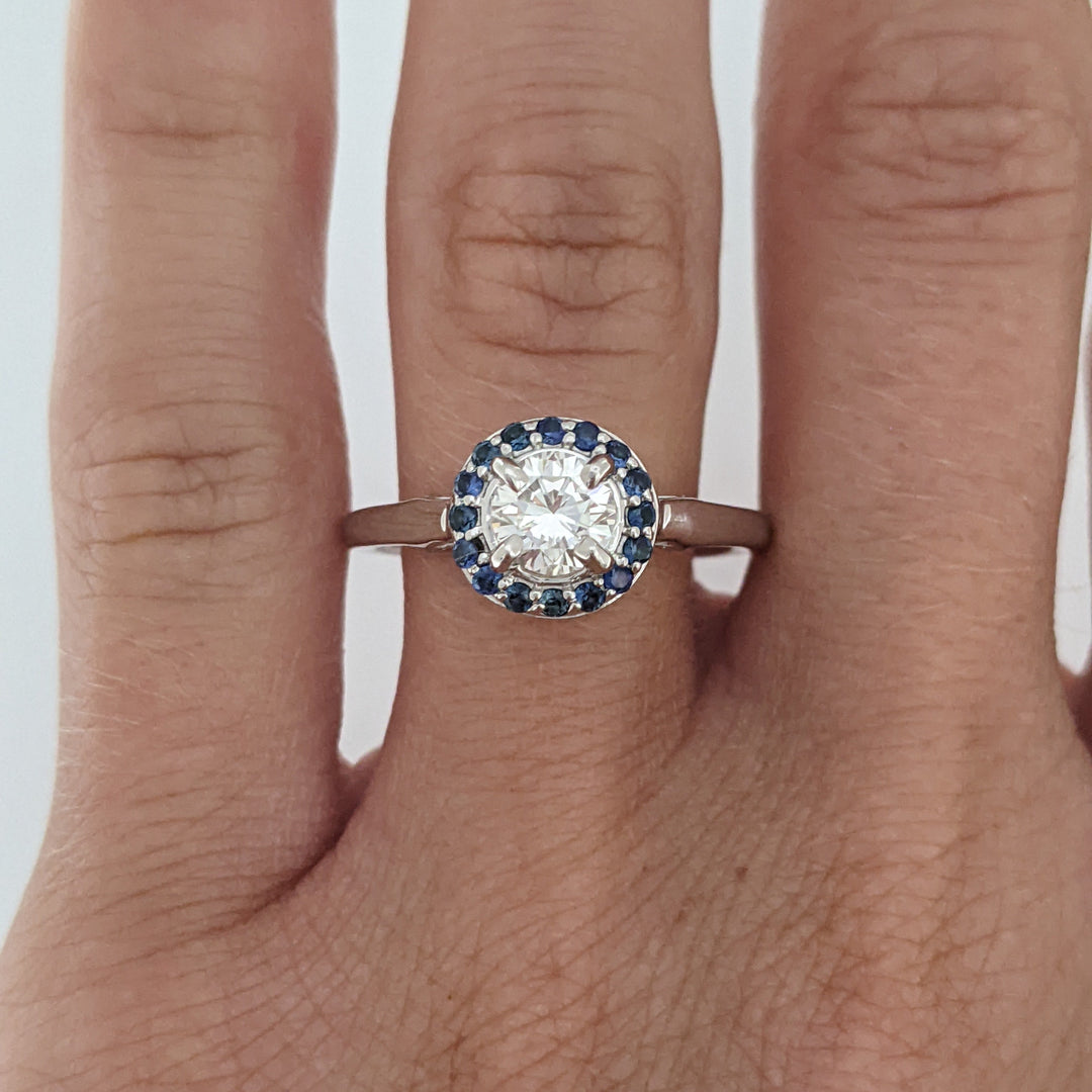 14K WHITE .71 CARAT TOTAL SI1 H DIAMOND ROUND WITH (16) ROUND SAPPHIRE HALO ESTATE RING 3.6 GRAMS