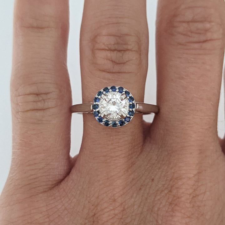 14K WHITE .71 CARAT TOTAL SI1 H DIAMOND ROUND WITH (16) ROUND SAPPHIRE HALO ESTATE RING 3.6 GRAMS