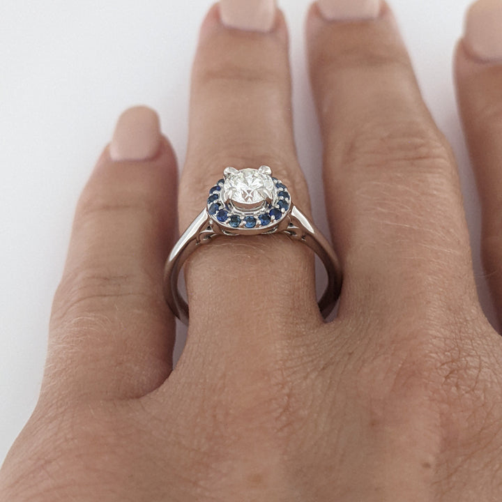 14K WHITE .71 CARAT TOTAL SI1 H DIAMOND ROUND WITH (16) ROUND SAPPHIRE HALO ESTATE RING 3.6 GRAMS