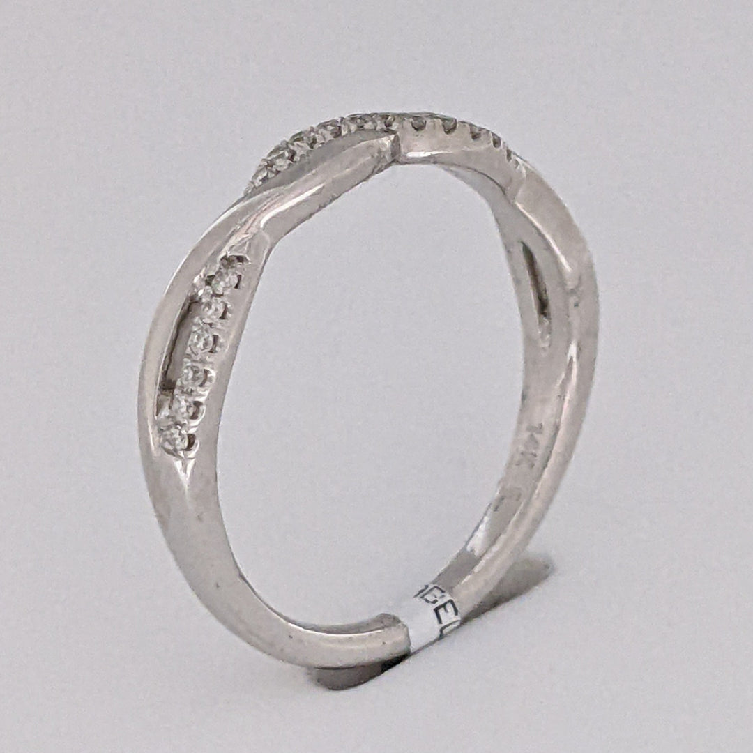 14K WHITE .13 CARAT TOTAL WEIGHT SI2 I DIAMOND ROUND (23) ESTATE TWIST BAND 2.2 GRAMS