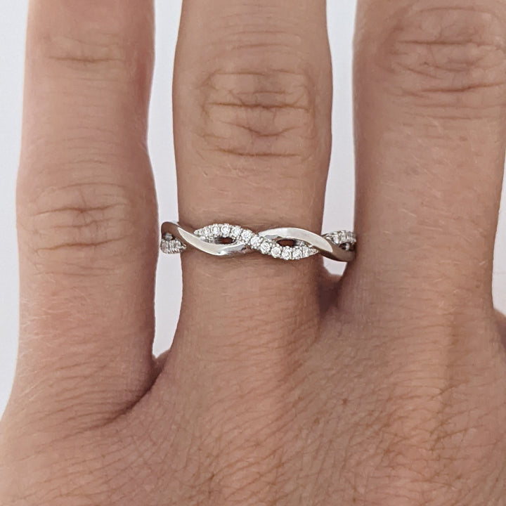 14K WHITE .13 CARAT TOTAL WEIGHT SI2 I DIAMOND ROUND (23) ESTATE TWIST BAND 2.2 GRAMS
