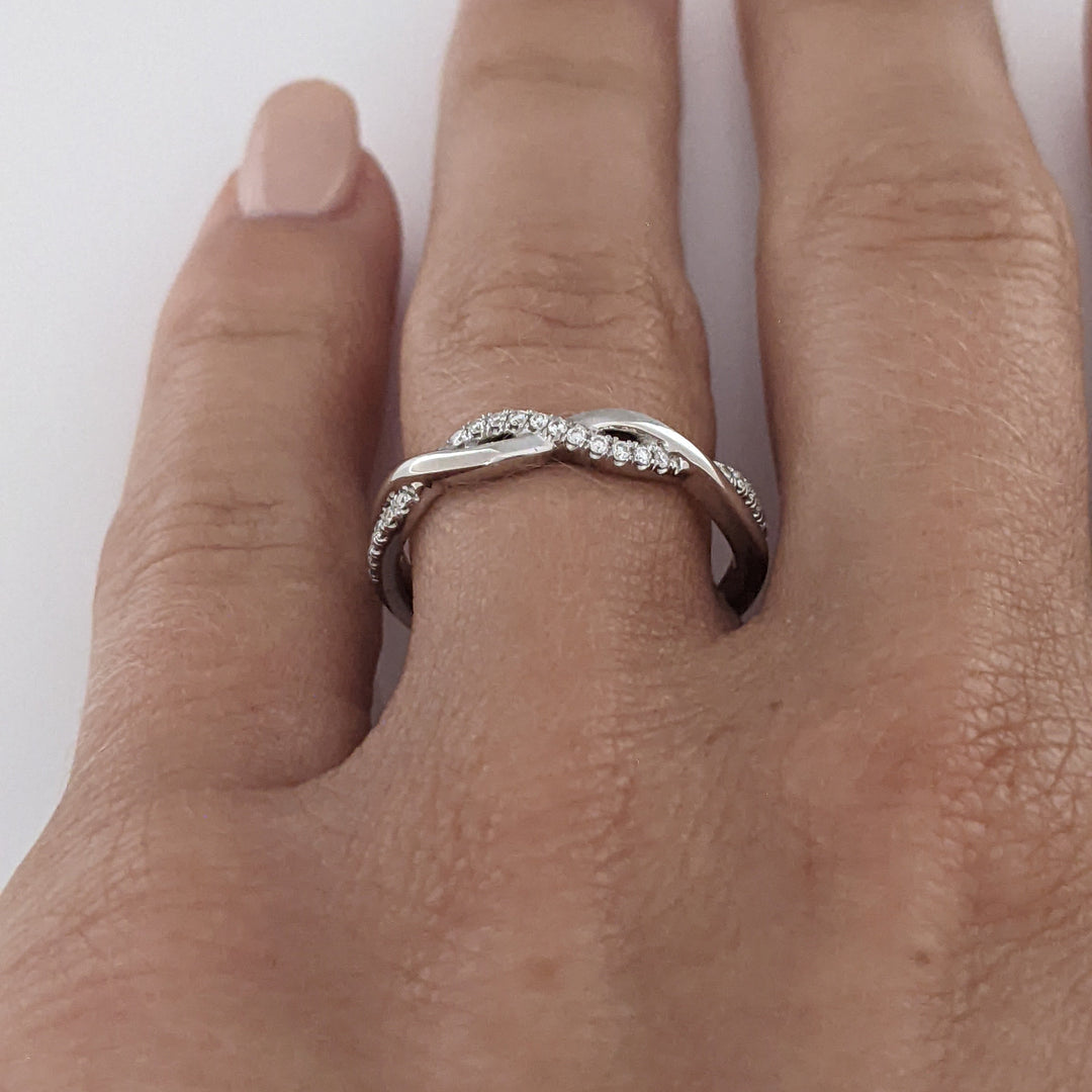 14K WHITE .13 CARAT TOTAL WEIGHT SI2 I DIAMOND ROUND (23) ESTATE TWIST BAND 2.2 GRAMS