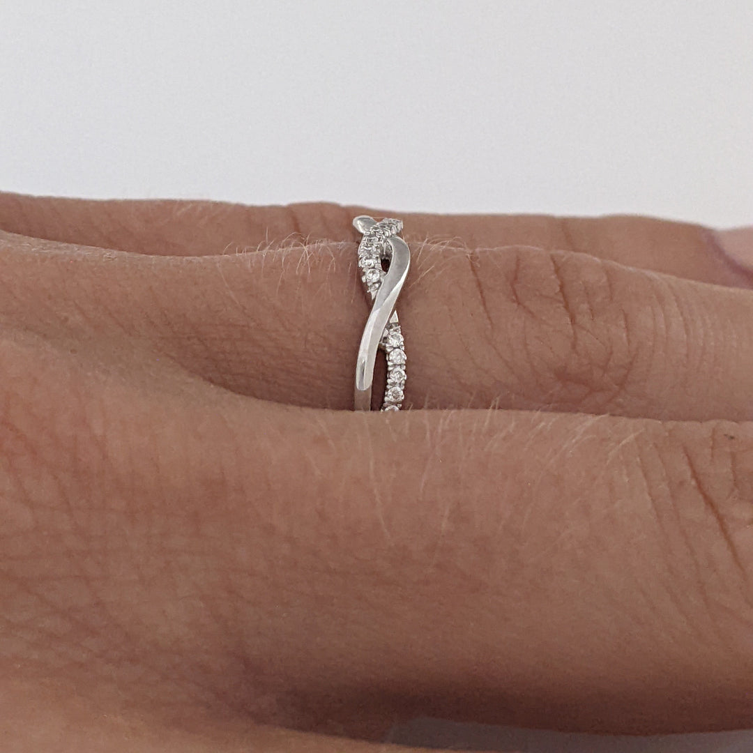 14K WHITE .13 CARAT TOTAL WEIGHT SI2 I DIAMOND ROUND (23) ESTATE TWIST BAND 2.2 GRAMS