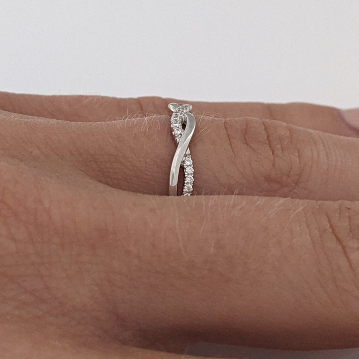 14K WHITE .13 CARAT TOTAL WEIGHT SI2 I DIAMOND ROUND (23) ESTATE TWIST BAND 2.2 GRAMS