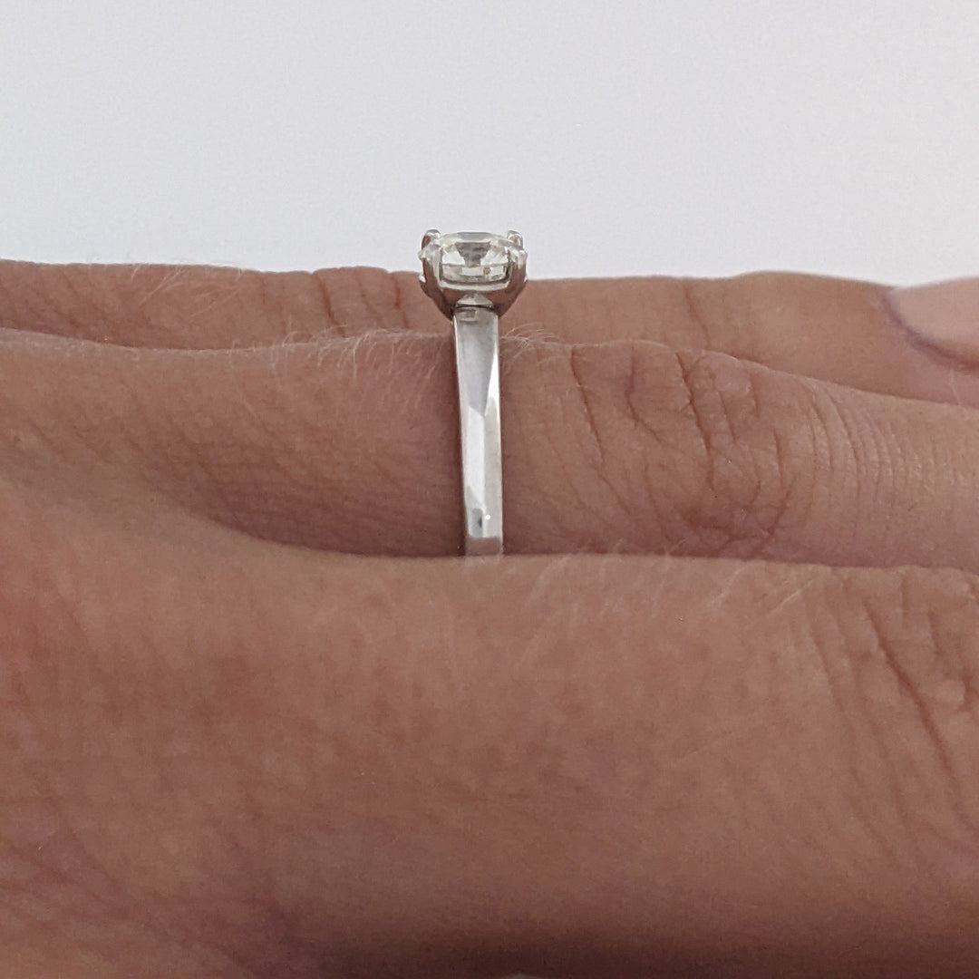 14K WHITE .51 CARAT TOTAL SI2 K DIAMOND ROUND ESTATE SOLITAIRE RING 2.3 GRAMS