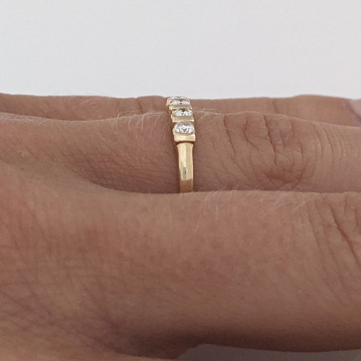 14K .24 CARAT TOTAL WEIGHT SI2 I DIAMOND ROUND (5) ESTATE BAR SET BAND 1.4 GRAMS