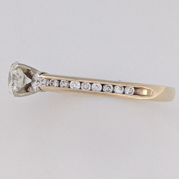 14K .94 CARAT TOTAL WEIGHT SI1 H DIAMOND ROUND (21) ESTATE TRINITY RING 3.9 GRAMS