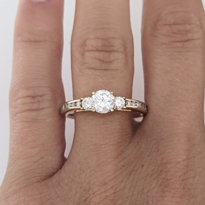 14K .94 CARAT TOTAL WEIGHT SI1 H DIAMOND ROUND (21) ESTATE TRINITY RING 3.9 GRAMS