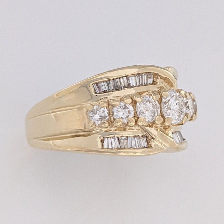 14K .70 CARAT TOTAL WEIGHT I1 H DIAMOND ROUND (7) BAGUETTE (27) ESTATE RING 5.3 GRAMS
