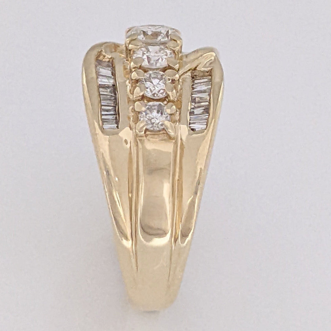 14K .70 CARAT TOTAL WEIGHT I1 H DIAMOND ROUND (7) BAGUETTE (27) ESTATE RING 5.3 GRAMS