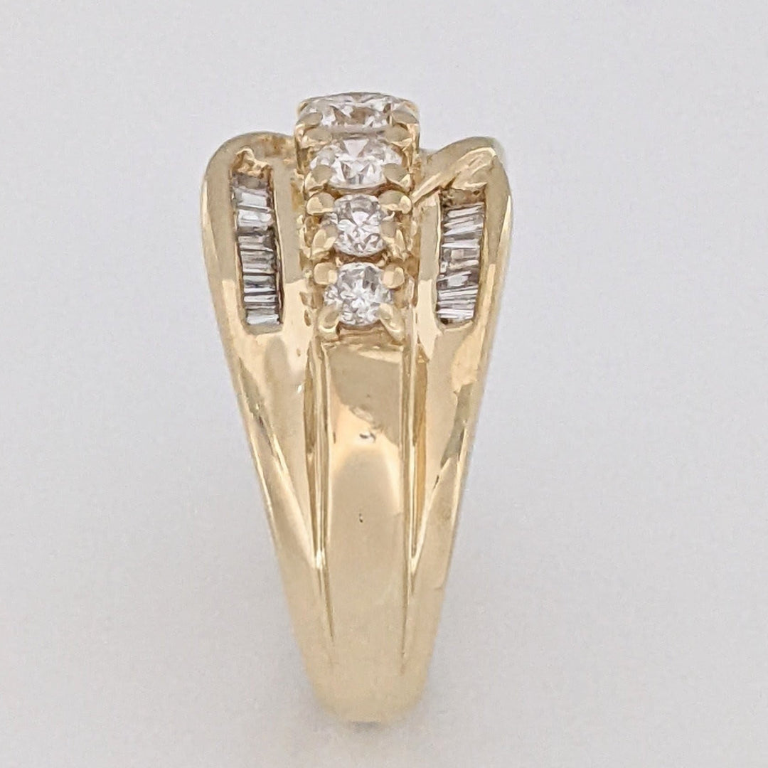 14K .70 CARAT TOTAL WEIGHT I1 H DIAMOND ROUND (7) BAGUETTE (27) ESTATE RING 5.3 GRAMS