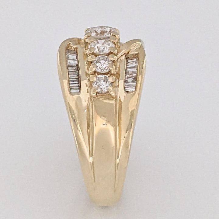 14K .70 CARAT TOTAL WEIGHT I1 H DIAMOND ROUND (7) BAGUETTE (27) ESTATE RING 5.3 GRAMS