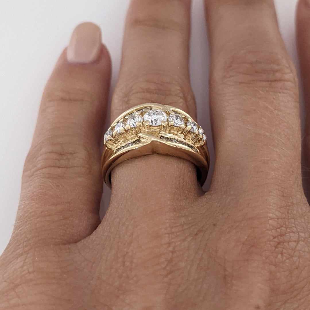 14K .70 CARAT TOTAL WEIGHT I1 H DIAMOND ROUND (7) BAGUETTE (27) ESTATE RING 5.3 GRAMS