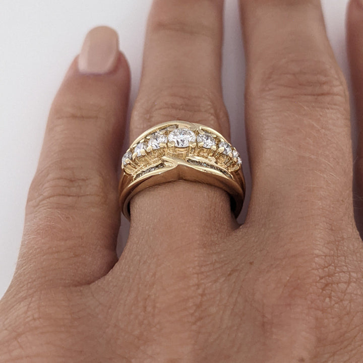 14K .70 CARAT TOTAL WEIGHT I1 H DIAMOND ROUND (7) BAGUETTE (27) ESTATE RING 5.3 GRAMS