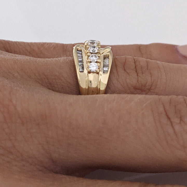 14K .70 CARAT TOTAL WEIGHT I1 H DIAMOND ROUND (7) BAGUETTE (27) ESTATE RING 5.3 GRAMS