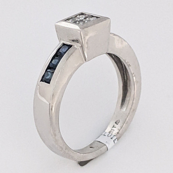 14K WHITE .24 CARAT TOTAL WEIGHT DIAMOND PRINCESS CUT VS1 H (4) WITH SAPPHIRE PRINCESS CUT (6) ESTATE RING 4.7 GRAMS