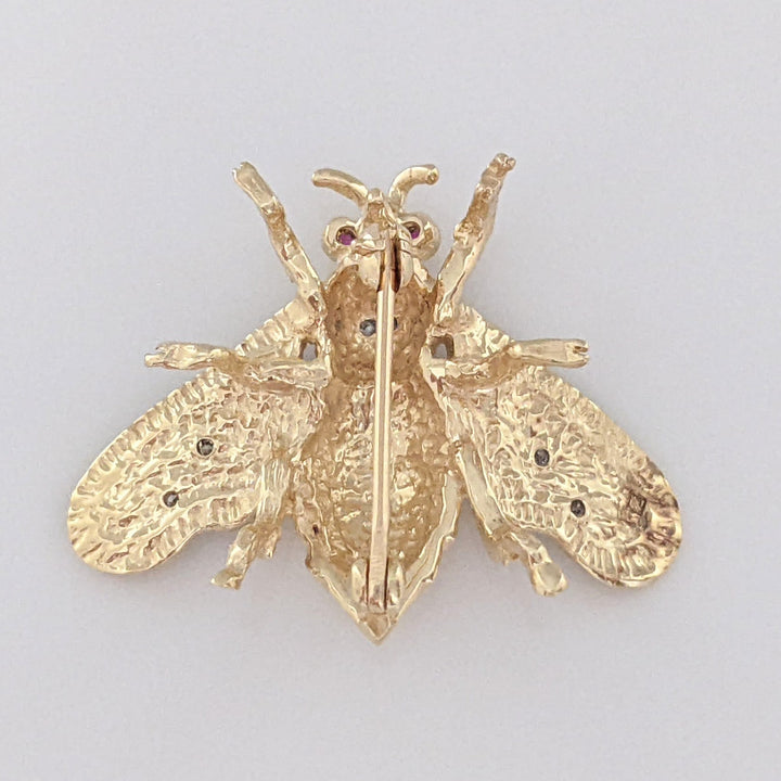 14K BEE PIN WITH (2) ROUND RUBY EYES &amp; MELEE ESTATE PIN 4.3 GRAMS