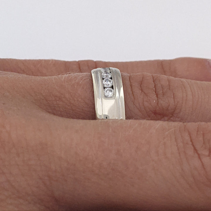 14K WHITE .25 CARAT TOTAL WEIGHT SI2 H DIAMOND ROUND (5) ESTATE CHANNEL SET BAND 6.4 GRAMS