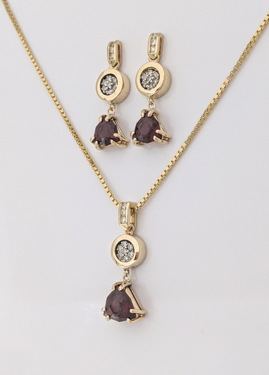 14K GARNET TRILLION CUT 9MM (3) WITH (30) MELEE ESTATE EARRING, PENDANT &amp; CHAIN ESTATE SET 14.1 GRAMS