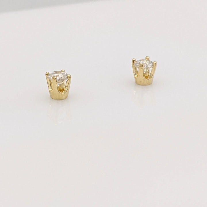 14K .20 CARAT TOTAL WEIGHT I1 I DIAMOND ROUND (2) ESTATE STUD EARRINGS 0.4 GRAMS