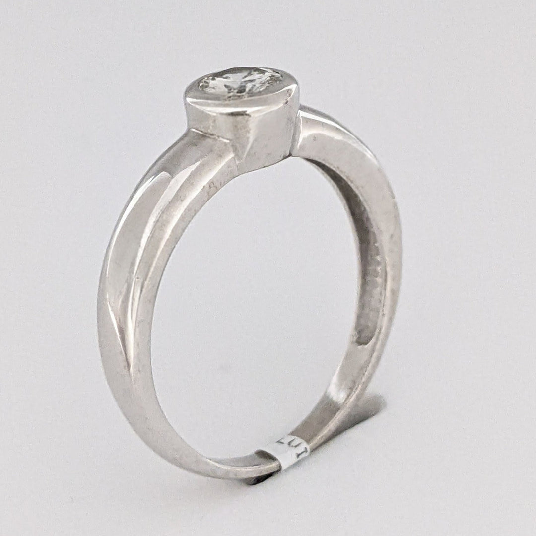14K WHITE .47 CARAT TOTAL SI1 I DIAMOND ROUND BEZEL SET ESTATE RING 3.6 GRAMS