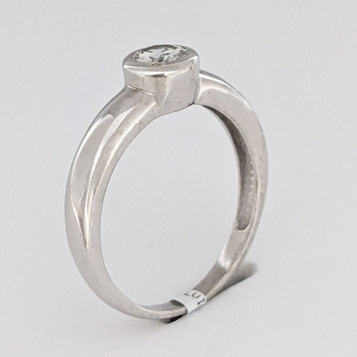 14K WHITE .47 CARAT TOTAL SI1 I DIAMOND ROUND BEZEL SET ESTATE RING 3.6 GRAMS