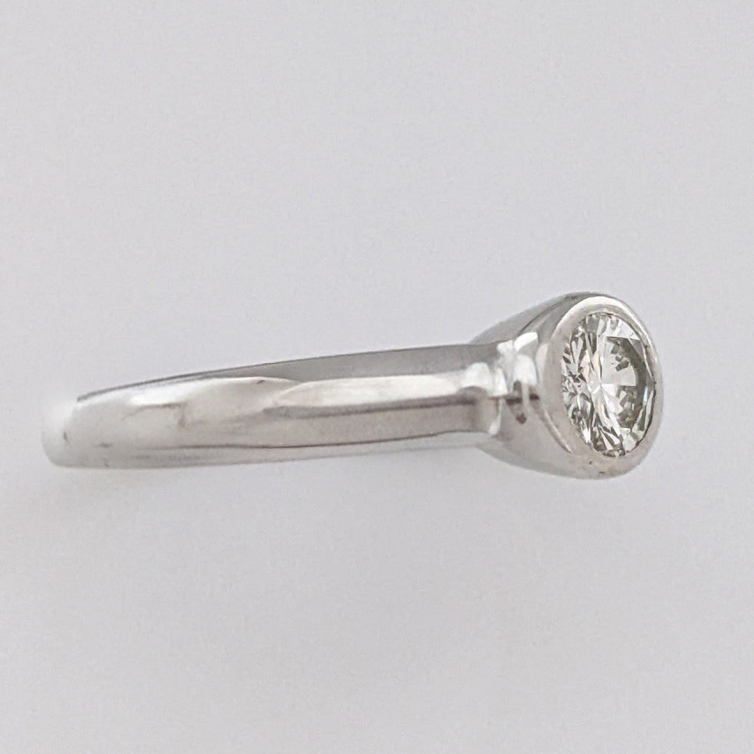 14K WHITE .47 CARAT TOTAL SI1 I DIAMOND ROUND BEZEL SET ESTATE RING 3.6 GRAMS