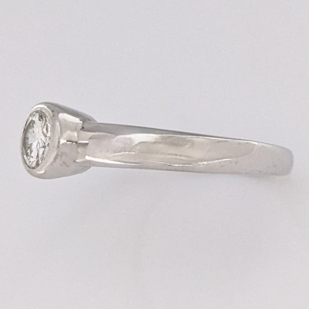 14K WHITE .47 CARAT TOTAL SI1 I DIAMOND ROUND BEZEL SET ESTATE RING 3.6 GRAMS