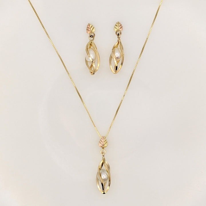 14K TWO-TONE PEARL ROUND (3) ENCLOSED TWIST LEAF ESTATE EARRING, PENDANT, &amp; CHAIN SET 4.9 GRAMS