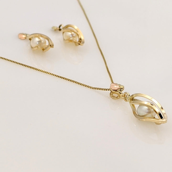 14K TWO-TONE PEARL ROUND (3) ENCLOSED TWIST LEAF ESTATE EARRING, PENDANT, &amp; CHAIN SET 4.9 GRAMS