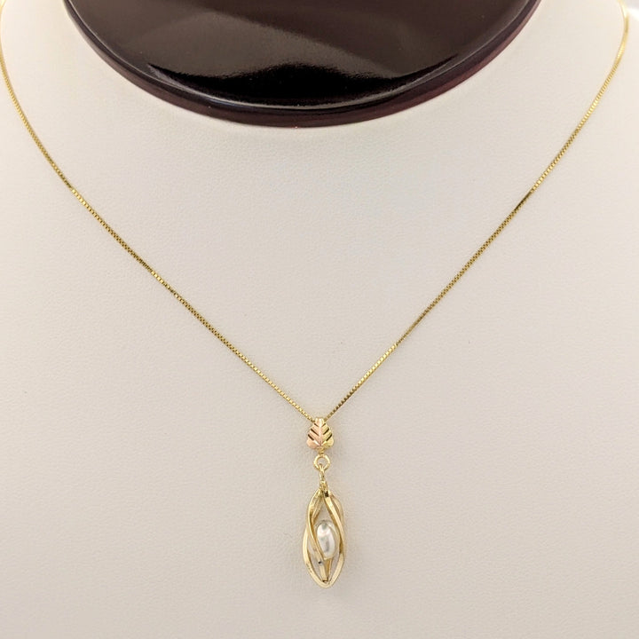 14K TWO-TONE PEARL ROUND (3) ENCLOSED TWIST LEAF ESTATE EARRING, PENDANT, &amp; CHAIN SET 4.9 GRAMS