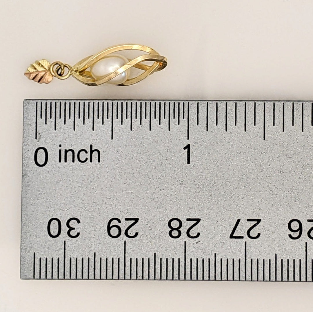 14K TWO-TONE PEARL ROUND (3) ENCLOSED TWIST LEAF ESTATE EARRING, PENDANT, &amp; CHAIN SET 4.9 GRAMS