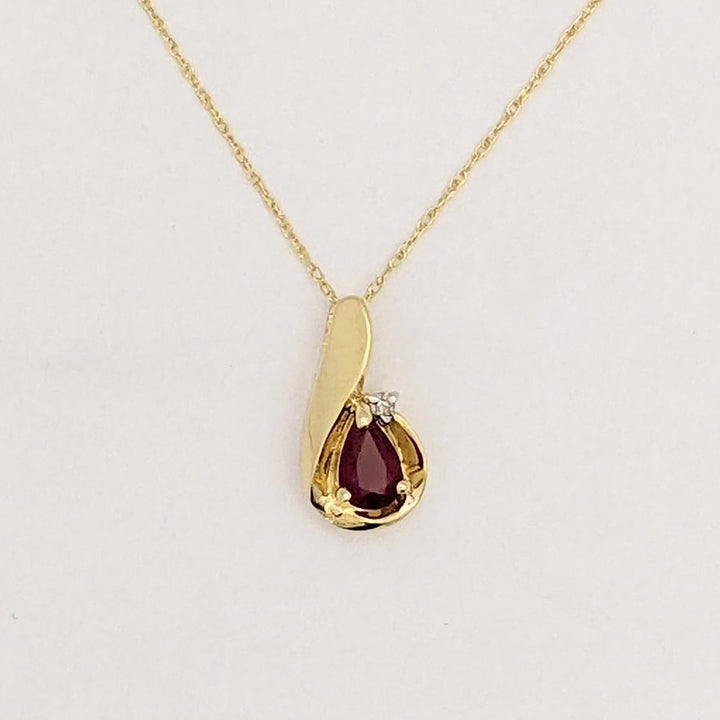 10K RUBY PEAR 4X6 WITH MELEE AND GOLD TRIM ESTATE PENDANT &amp; CHAIN 1.5 GRAMS