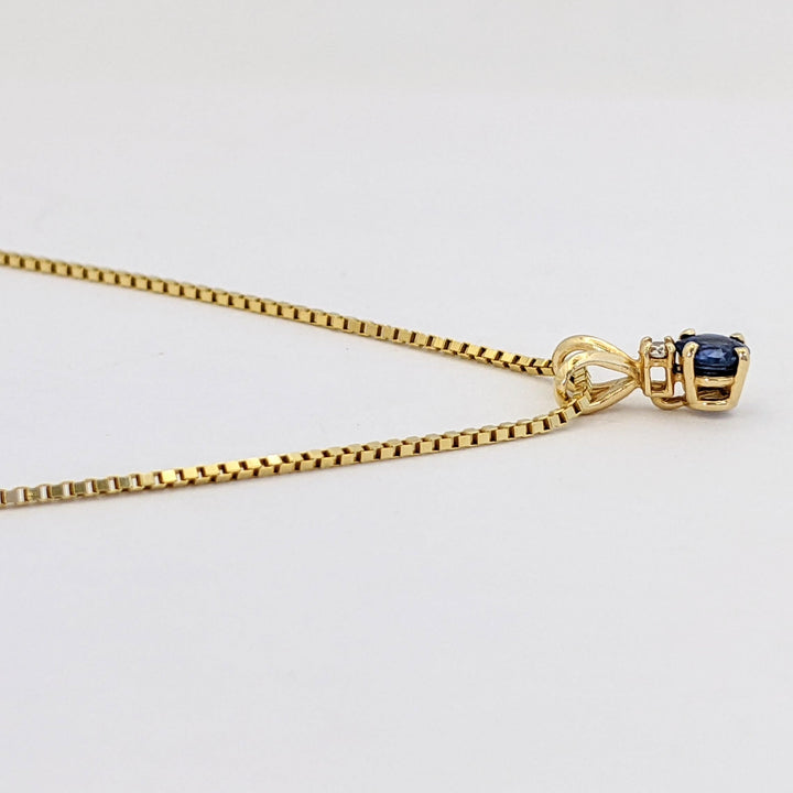 14K SAPPHIRE ROUND "AA" WITH .02 CARAT TOTAL DIAMOND ROUND ESTATE PENDANT &amp; CHAIN 2.8 GRAMS
