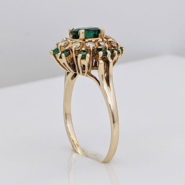 14K EMERALD OVAL 4.5X6 WITH (10) ROUND AND .20 DIAMOND TOTAL WEIGHT (10) ROUND ESTATE RING 3.2 GRAMS