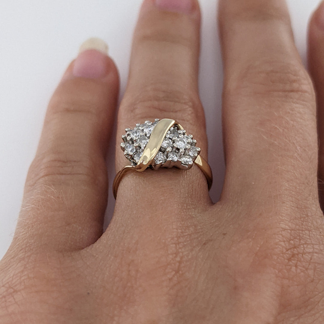 14K .54 CARAT TOTAL WEIGHT I1 G DIAMOND ROUND (18) CLUSTER ESTATE RING 2.7 GRAMS