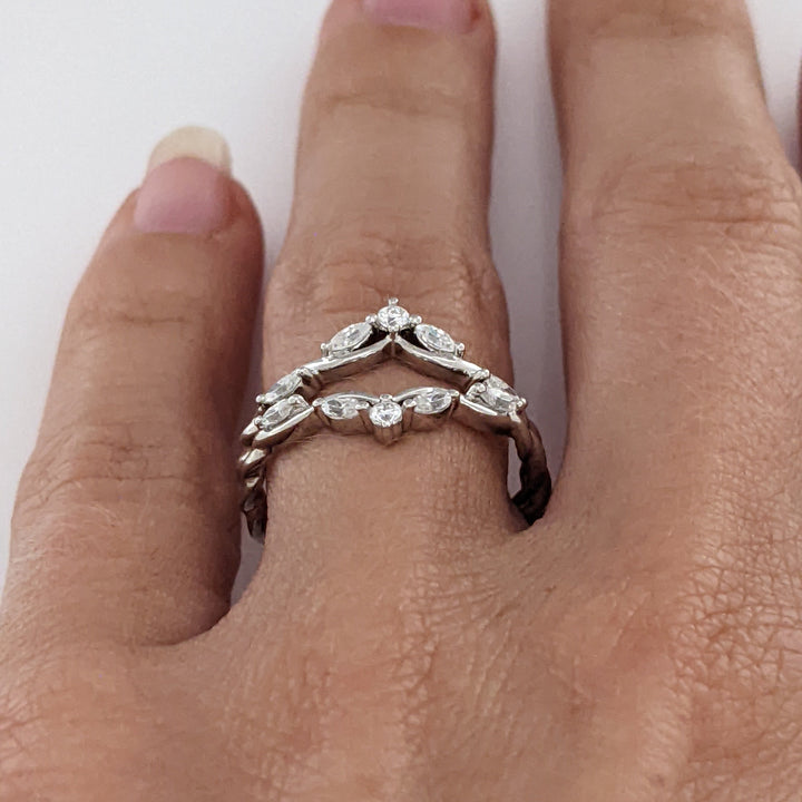 14K WHITE .19 CARAT TOTAL WEIGHT SI H-I DIAMOND ROUND/ MARQUISE ESTATE BAND 1.4 GRAMS