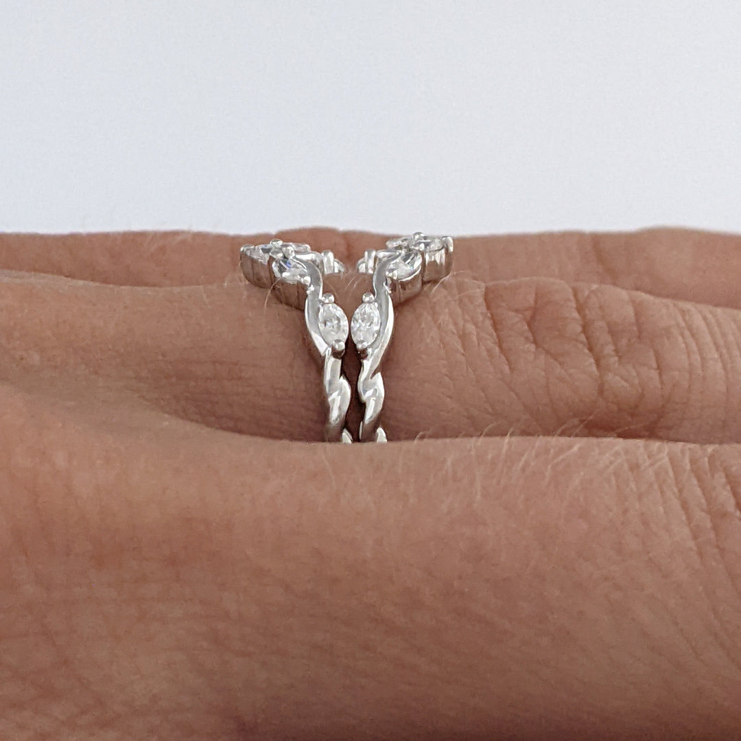 14K WHITE .19 CARAT TOTAL WEIGHT SI H-I DIAMOND ROUND/ MARQUISE ESTATE BAND 1.4 GRAMS