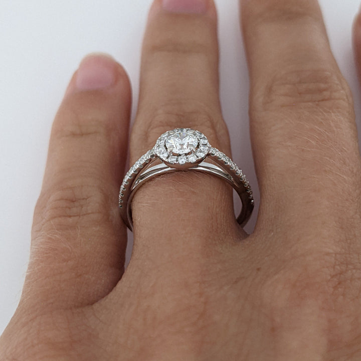 14K WHITE .59 CARAT TOTAL WEIGHT SI2 I DIAMOND ROUND (35) ESTATE HALO RING 2.7 GRAMS