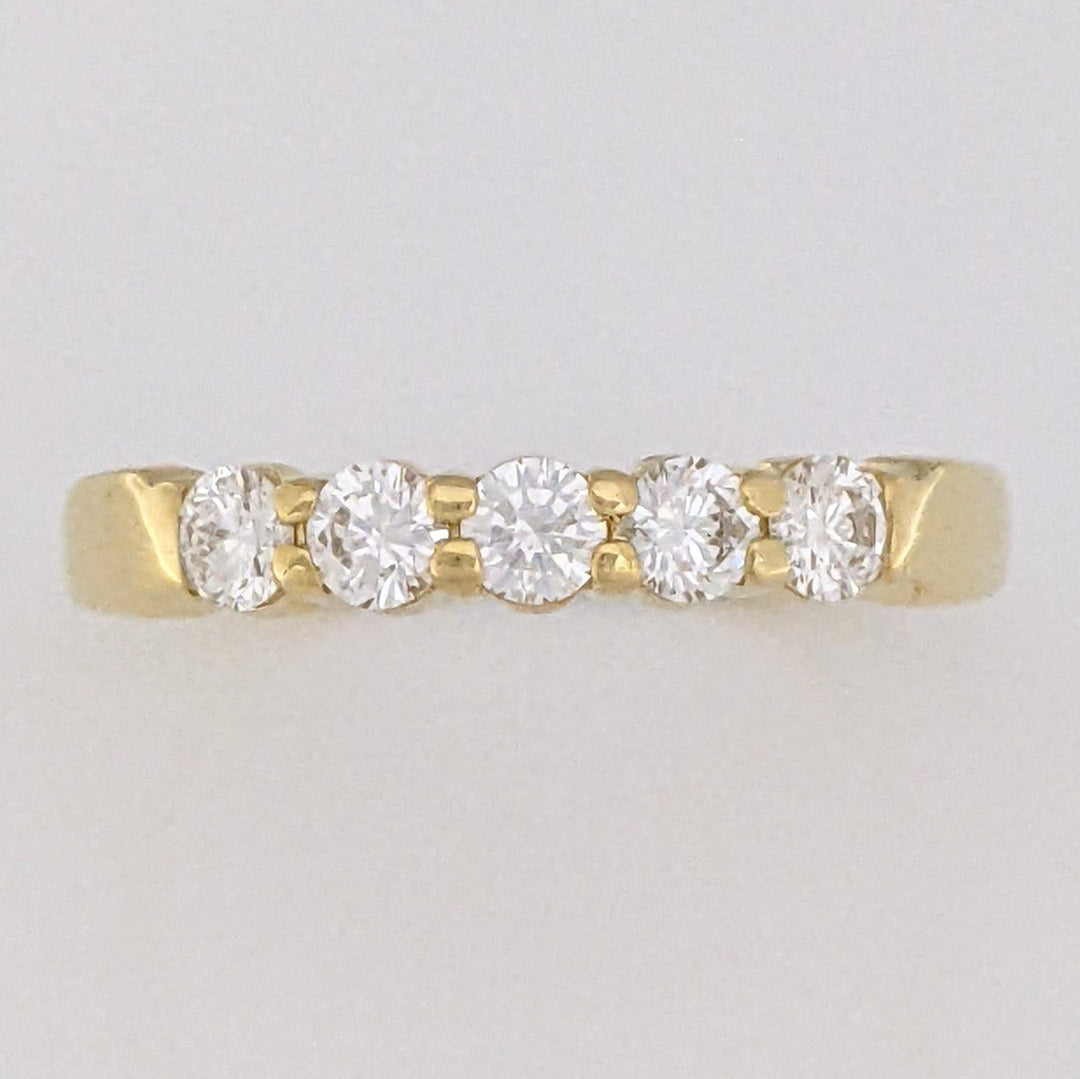 18K .45 CARAT TOTAL WEIGHT VS2 I DIAMOND ROUND (5) ESTATE BAND 3.4 GRAMS