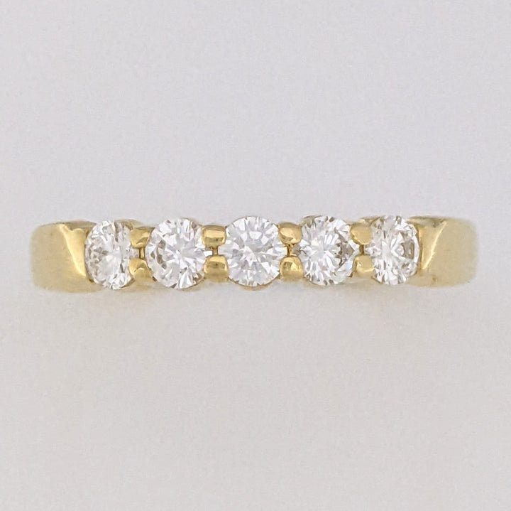 18K .45 CARAT TOTAL WEIGHT VS2 I DIAMOND ROUND (5) ESTATE BAND 3.4 GRAMS