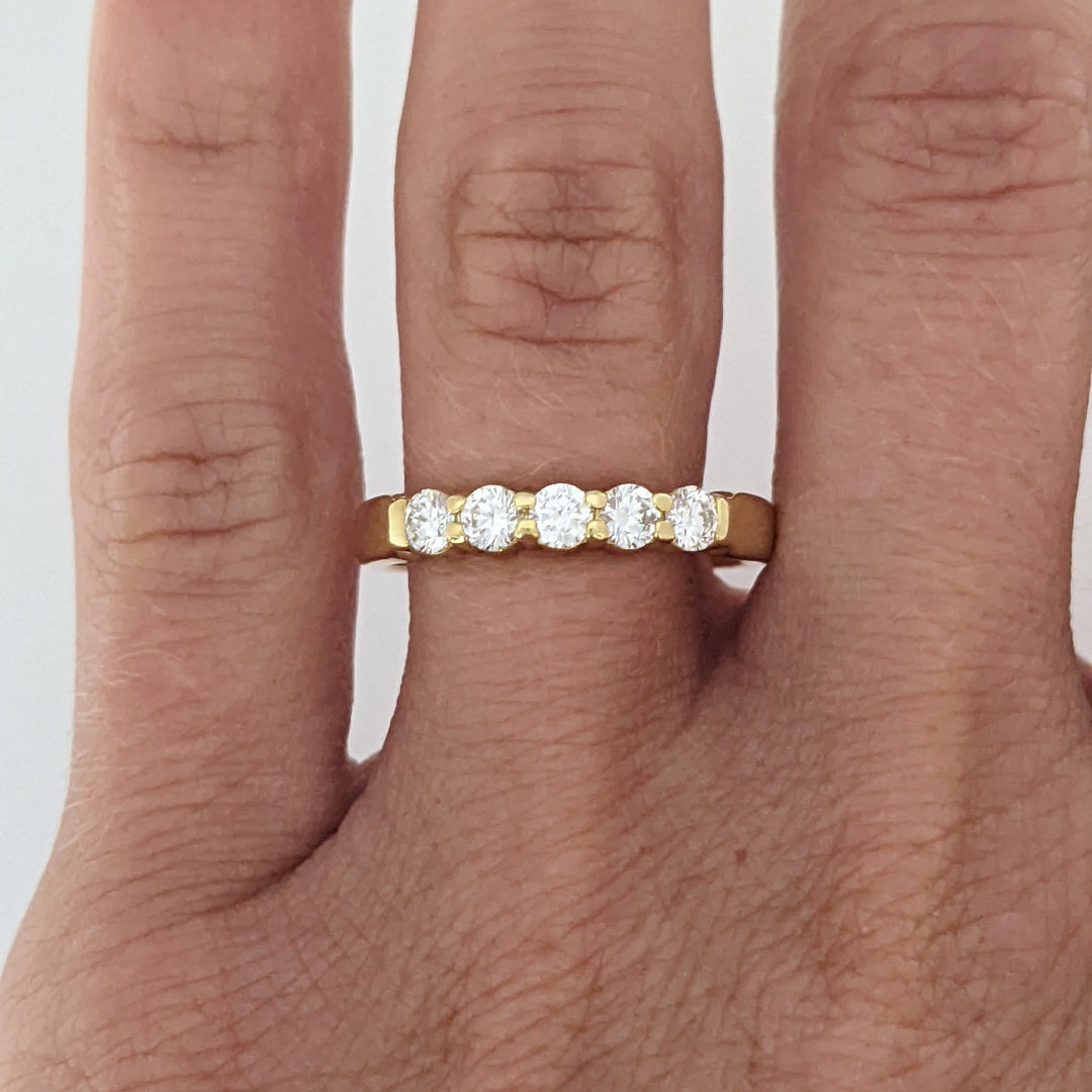 18K .45 CARAT TOTAL WEIGHT VS2 I DIAMOND ROUND (5) ESTATE BAND 3.4 GRAMS