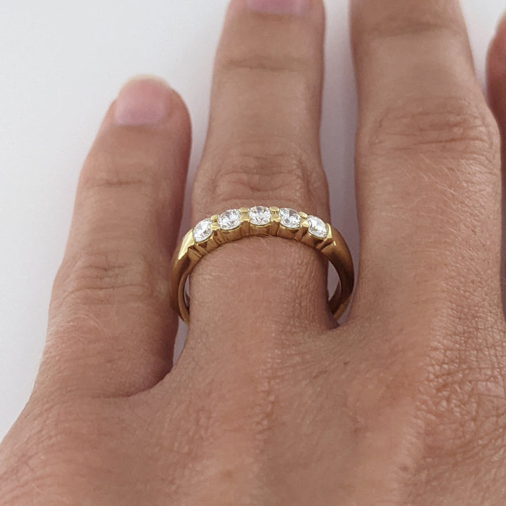 18K .45 CARAT TOTAL WEIGHT VS2 I DIAMOND ROUND (5) ESTATE BAND 3.4 GRAMS