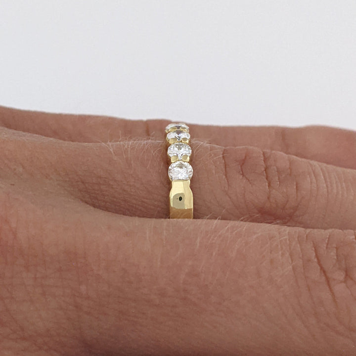 18K .45 CARAT TOTAL WEIGHT VS2 I DIAMOND ROUND (5) ESTATE BAND 3.4 GRAMS