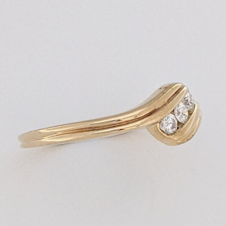 10K .18 CARAT TOTAL WEIGHT I1 H DIAMOND ROUND (3) BYPASS ESTATE RING 2.4 GRAMS