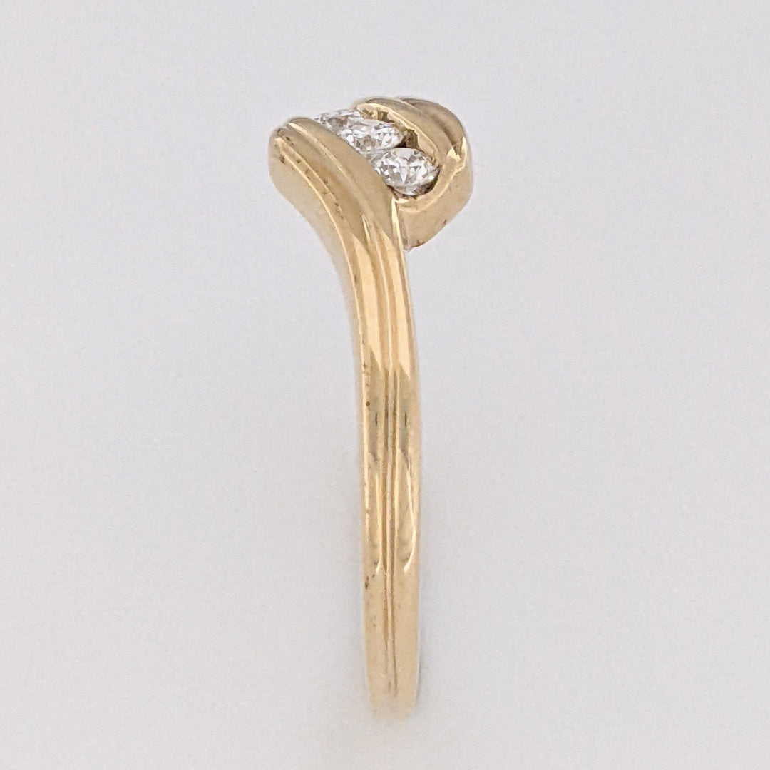 10K .18 CARAT TOTAL WEIGHT I1 H DIAMOND ROUND (3) BYPASS ESTATE RING 2.4 GRAMS