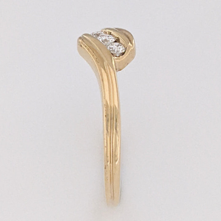 10K .18 CARAT TOTAL WEIGHT I1 H DIAMOND ROUND (3) BYPASS ESTATE RING 2.4 GRAMS