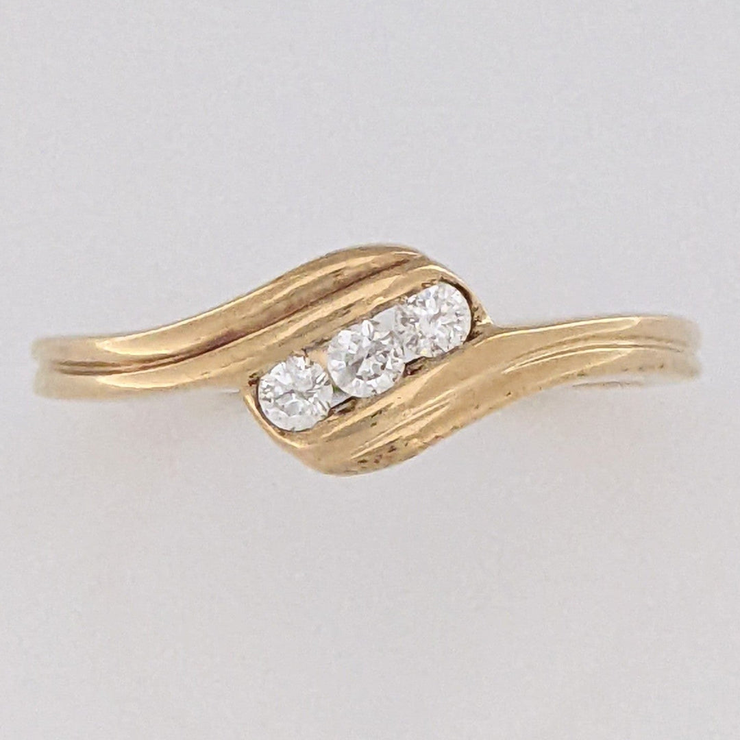 10K .18 CARAT TOTAL WEIGHT I1 H DIAMOND ROUND (3) BYPASS ESTATE RING 2.4 GRAMS