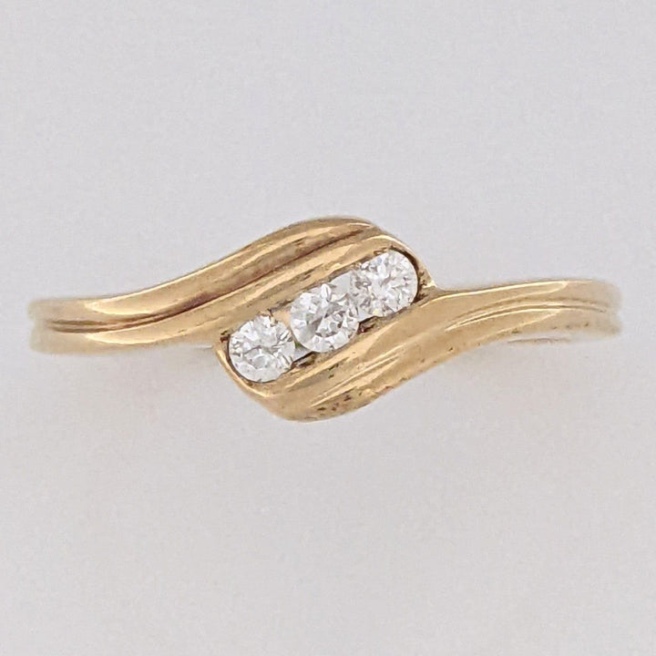 10K .18 CARAT TOTAL WEIGHT I1 H DIAMOND ROUND (3) BYPASS ESTATE RING 2.4 GRAMS