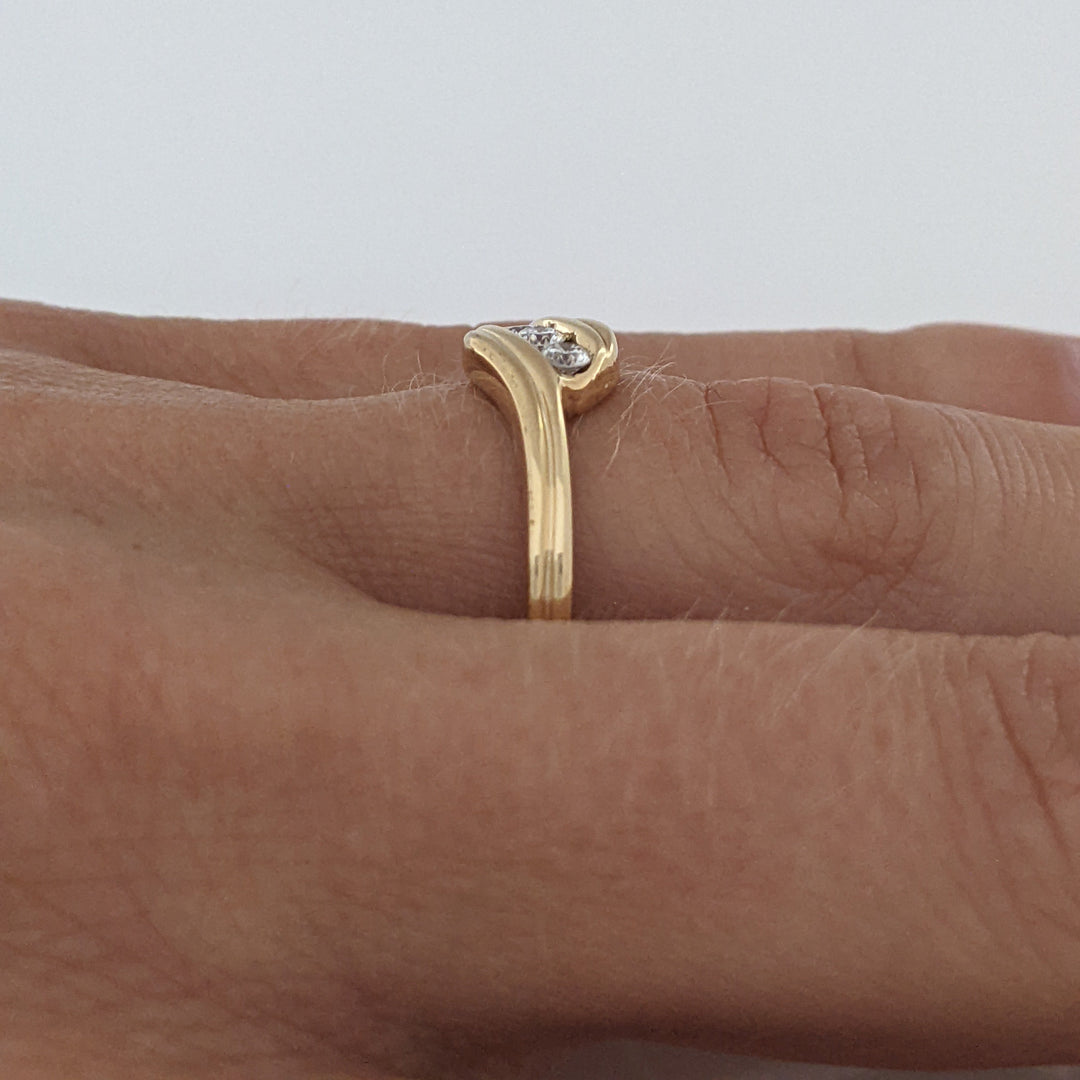 10K .18 CARAT TOTAL WEIGHT I1 H DIAMOND ROUND (3) BYPASS ESTATE RING 2.4 GRAMS